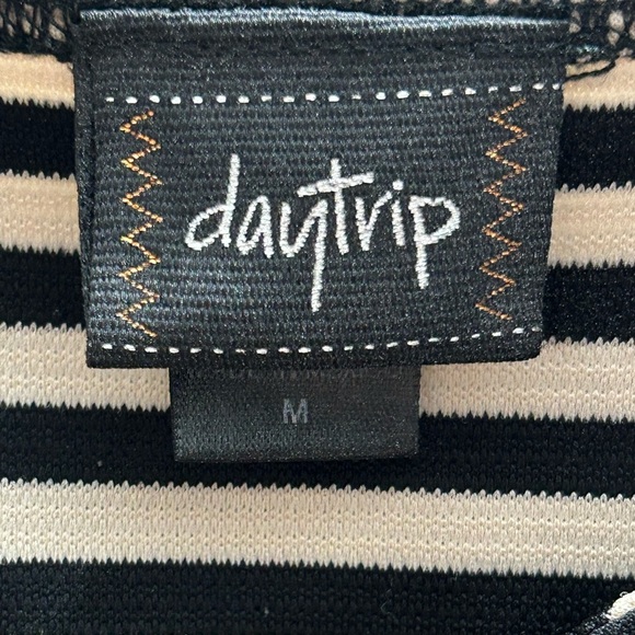 DAYTRIP OFF SHOULDER SWEETHEART NECKLINE STRIPPED BLOUSE - Picture 5 of 5